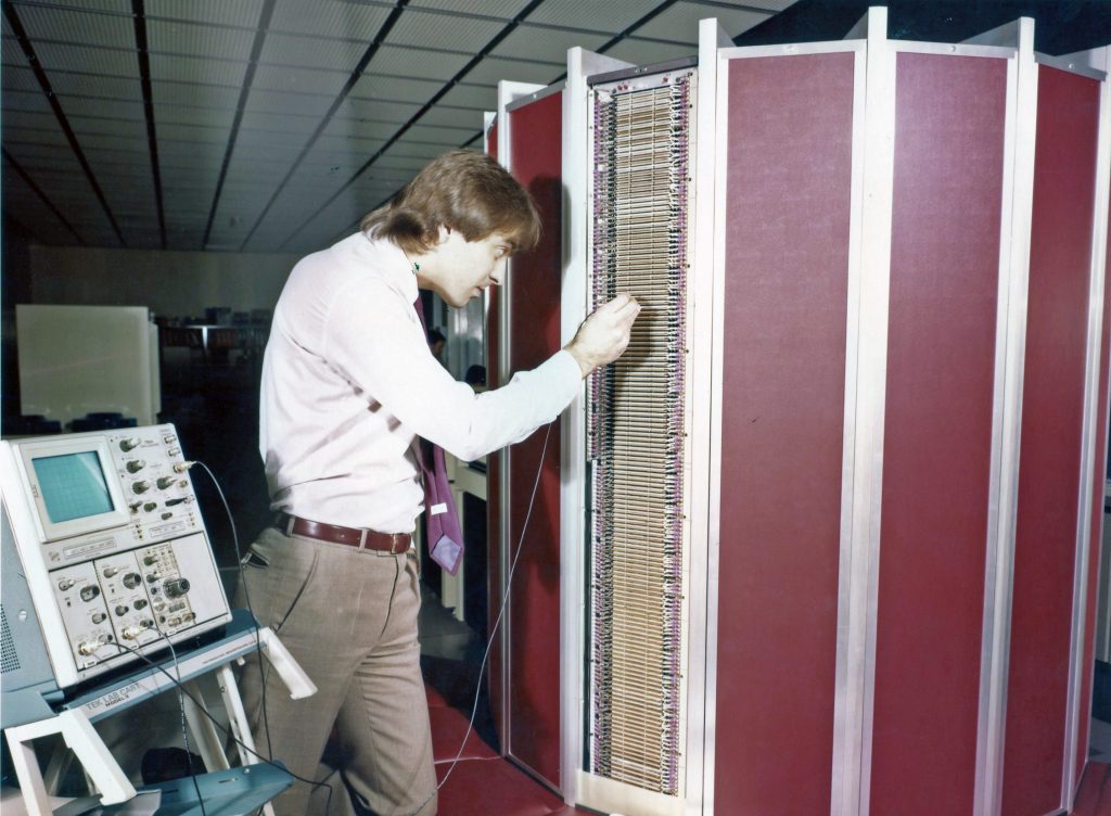 Illustration 14: Scoping a test points on a Cray 1 module